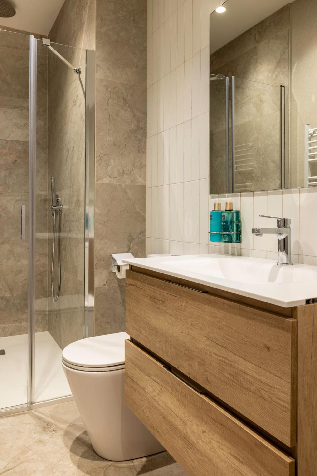 New Designed Flat 3 Bedrooms 2 Showers Madrid Bagian luar foto